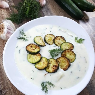 Gebratene Zucchini mit Joghurt Dip