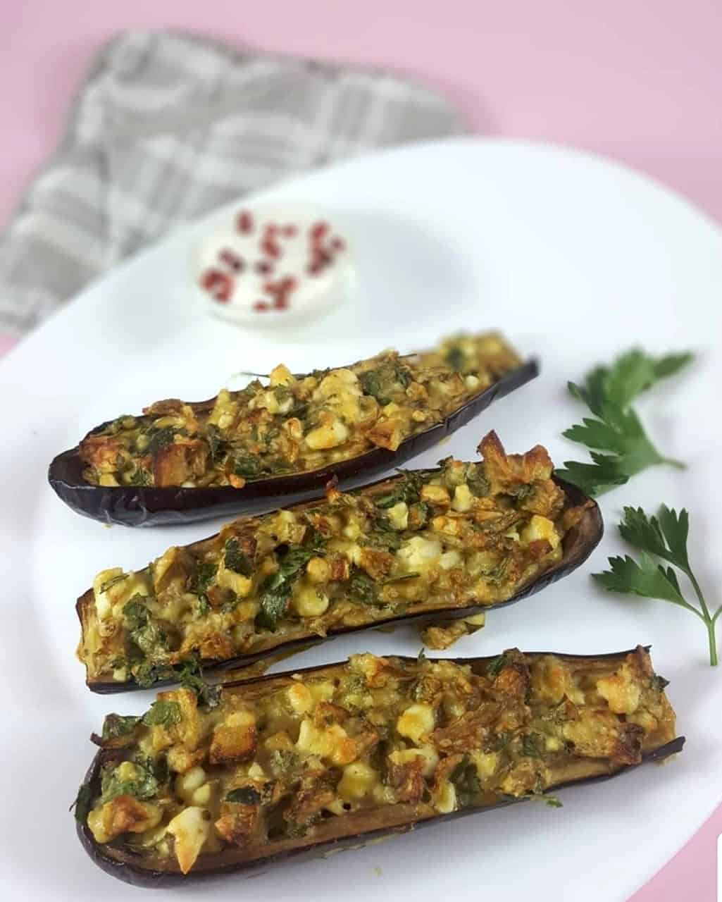 Gefüllte Aubergine mit Schafskäse