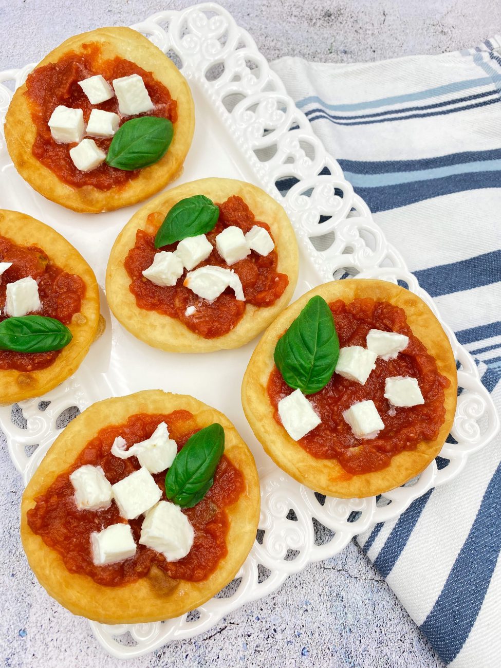 Mini-Pizzen mit Tomaten und Mozzarella | Chefköchin